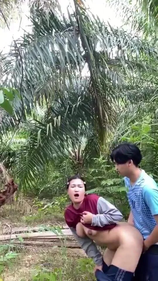 Cháu họ nứng cặc thèm đụ lại xin dì út đụ ai dè dì dắt ra vườn vắng và cho đụ thật.