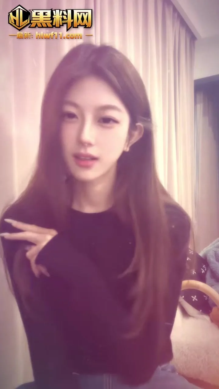 E teen xinh đẹp bên ngoài thì ngây thơ lại lộ những clip làm tình cực dâm đãng vs ny
