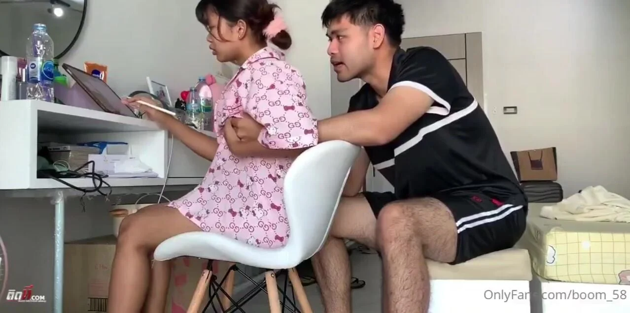 Em gái 2k3 đang học bài chuẩn bị cho kiểm tra 1 tiết mà thằng anh họ cứ đến gã đụ.