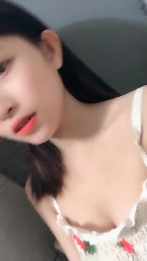 “Em Thảo Trang 2k7 thanh hóa lộ clip show vú cho người yêu xem mà nứng”