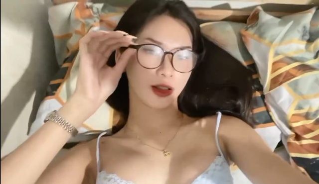 Em xinh vú to nhìn là mê mẩn ngay