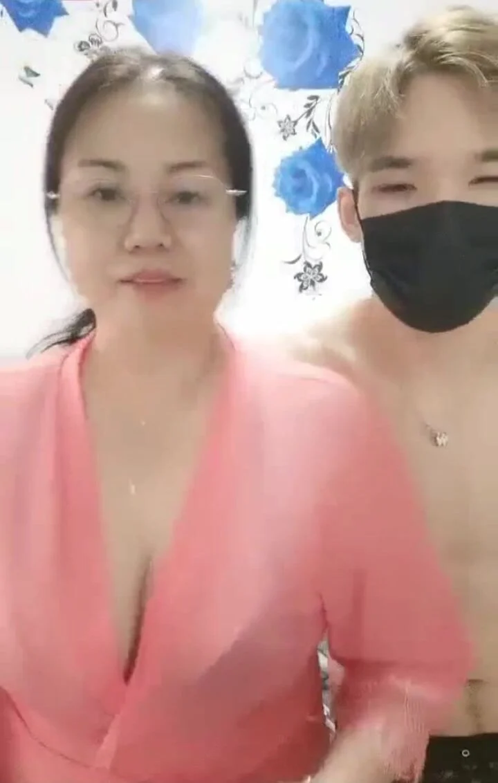 Mẹ vợ mông to chuppy quay cảnh làm tình với con rể